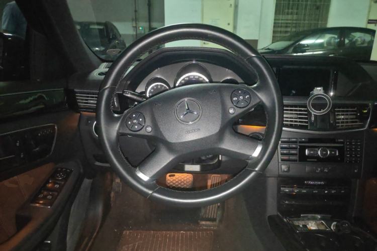 Used Mercedes-Benz E-Class 2013 E 260 L CGI Stylish Model Steering Wheel