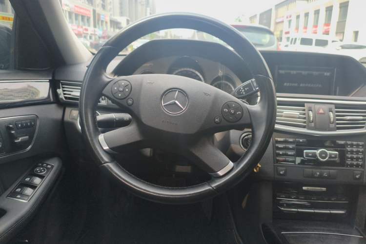 Used Mercedes-Benz E-Class 2013 E 260 L CGI Stylish Model Steering Wheel
