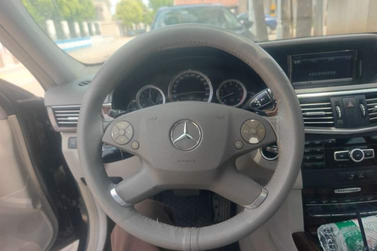 Used Mercedes-Benz E-Class 2013 E 260 L CGI Elegant Model Steering Wheel