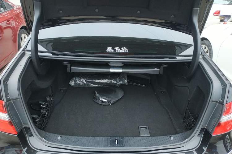 Used Mercedes-Benz E-Class 2013 E 300 L Stylish Model Trunk