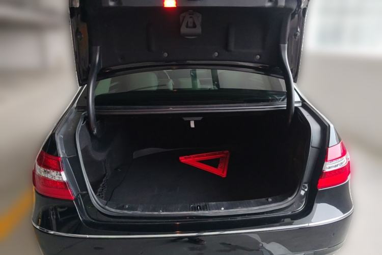 Used Mercedes-Benz E-Class 2013 E 260 L CGI Stylish Model Trunk