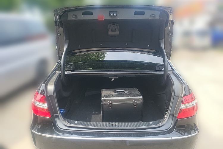 Used Mercedes-Benz E-Class 2013 E 260 L CGI Stylish Model Trunk