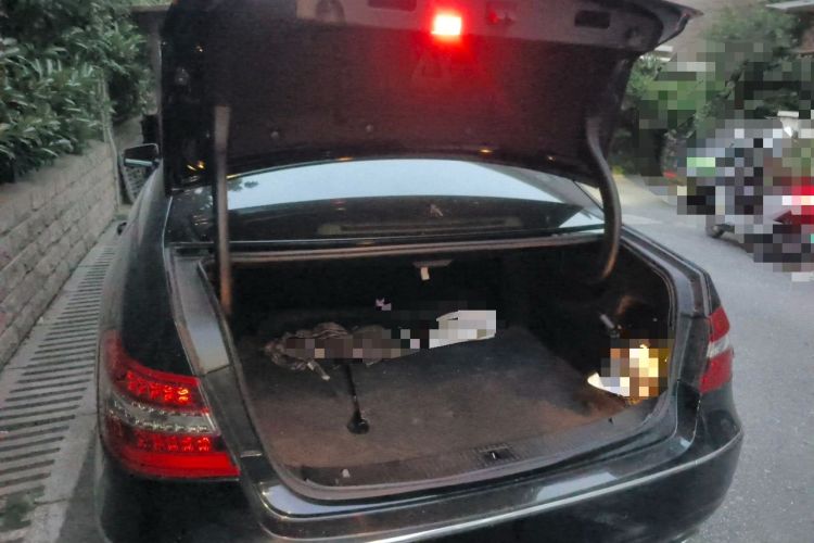 Used Mercedes-Benz E-Class 2013 E 300 L Elegant Model Trunk