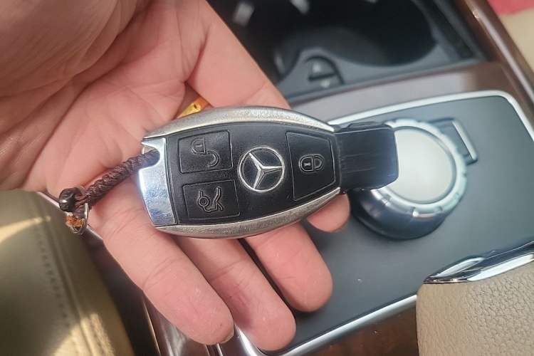 Used Mercedes-Benz E-Class 2013 E 260 L CGI Stylish Model Vehicle Key