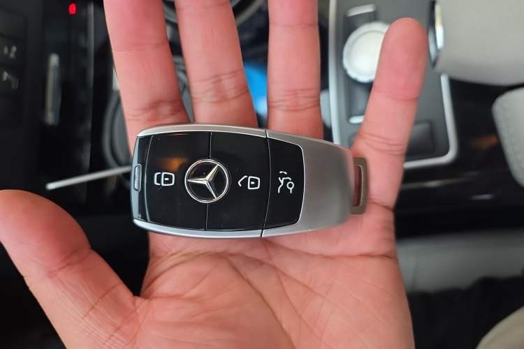 Used Mercedes-Benz E-Class 2013 E 260 L CGI Stylish Model Vehicle Key