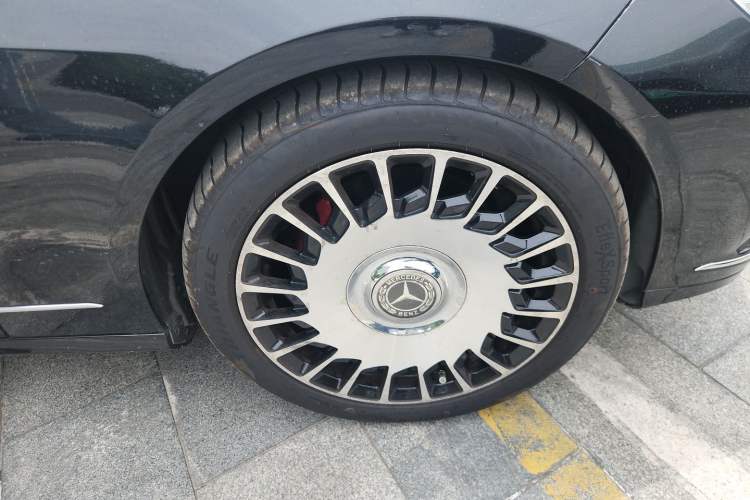 Used Mercedes-Benz E-Class 2013 E 300 L Elegant Model Right Front Wheel Hub