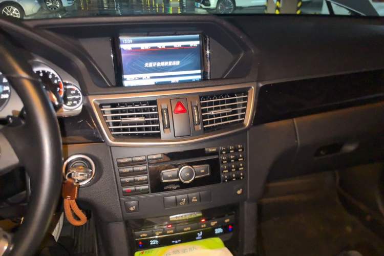Used Mercedes-Benz E-Class 2013 E 260 L CGI Stylish Model Audio And AC Panel
