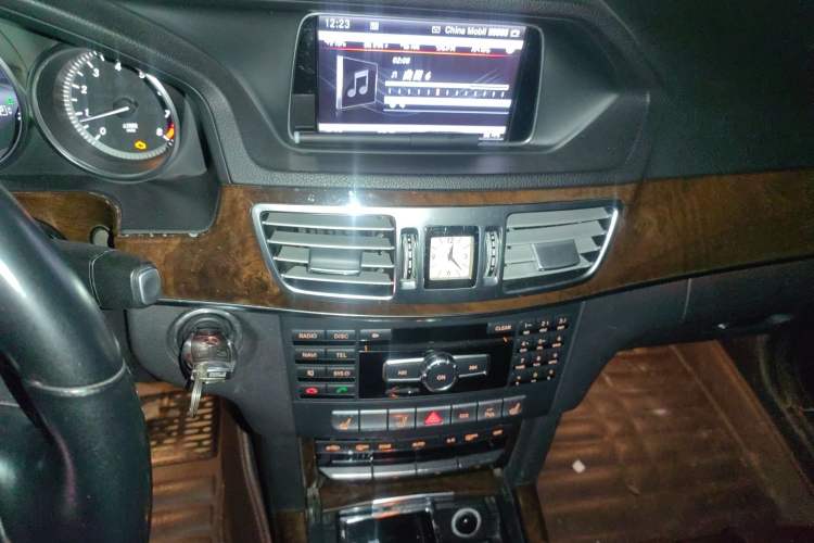 Used Mercedes-Benz E-Class 2013 E 260 L CGI Stylish Model Audio And AC Panel