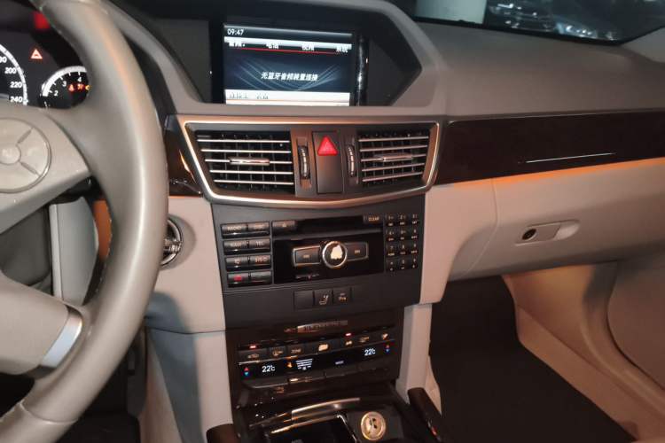 Used Mercedes-Benz E-Class 2013 E 260 L CGI Elegant Model Audio And AC Panel