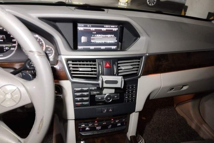 Used Mercedes-Benz E-Class 2013 E 260 L CGI Elegant Model Audio And AC Panel