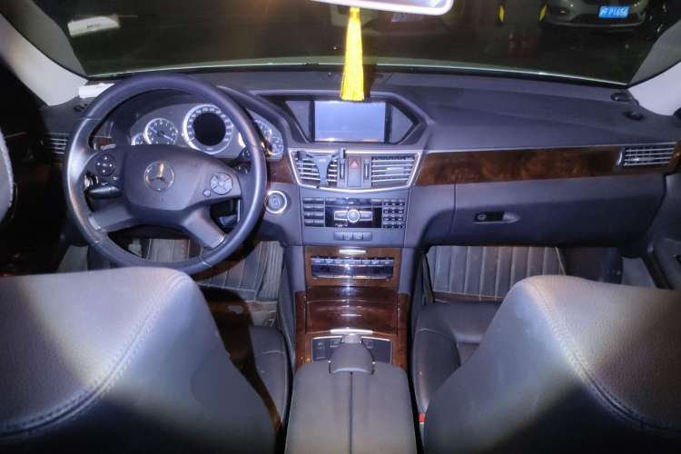 Used Mercedes-Benz E-Class 2013 E 260 L CGI Elegant Model Center Console