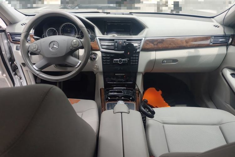 Used Mercedes-Benz E-Class 2013 E 260 L CGI Elegant Model Center Console