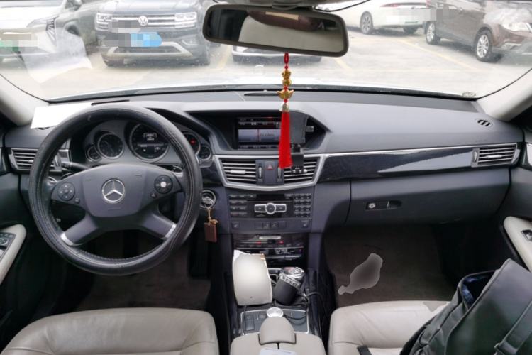 Used Mercedes-Benz E-Class 2013 E 260 L CGI Stylish Model Center Console