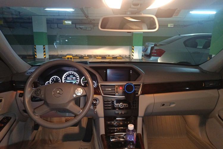 Used Mercedes-Benz E-Class 2013 E 260 L CGI Elegant Model Center Console