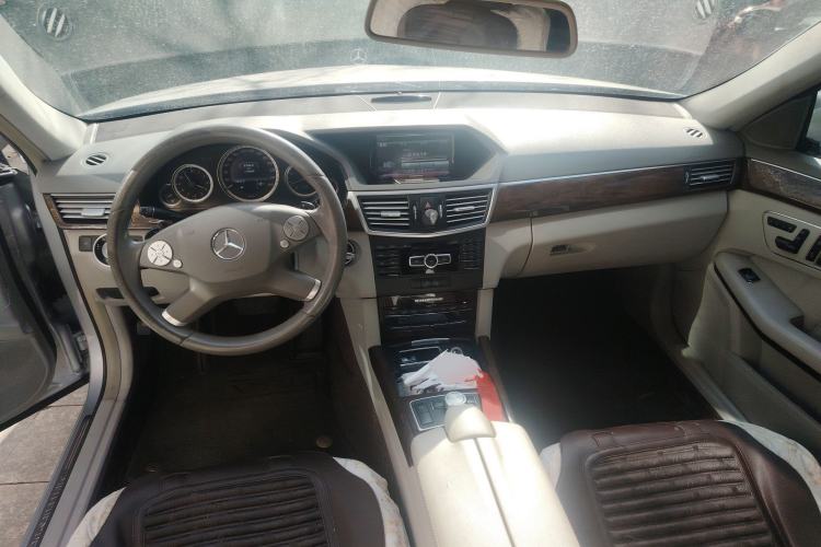 Used Mercedes-Benz E-Class 2013 E 260 L CGI Elegant Model Center Console