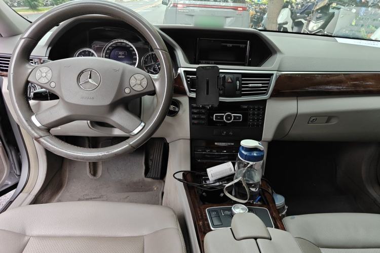 Used Mercedes-Benz E-Class 2013 E 260 L CGI Elegant Model Center Console