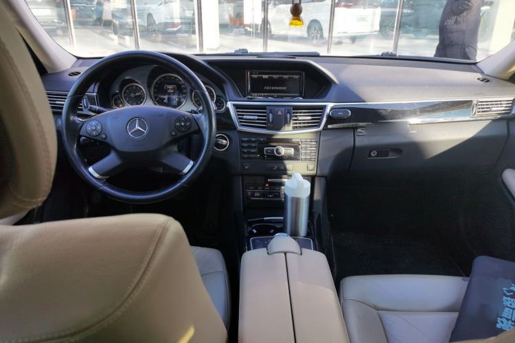 Used Mercedes-Benz E-Class 2013 E 260 L CGI Stylish Model Center Console