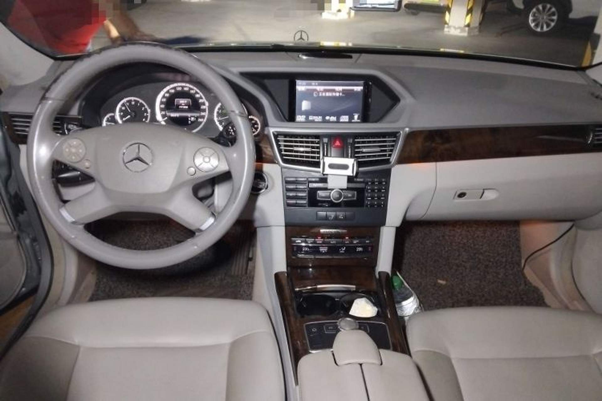 Used Mercedes-Benz E-Class 2013 E 260 L CGI Elegant Model Center Console