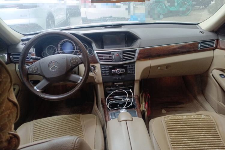 Used Mercedes-Benz E-Class 2013 E 260 L CGI Elegant Model Center Console