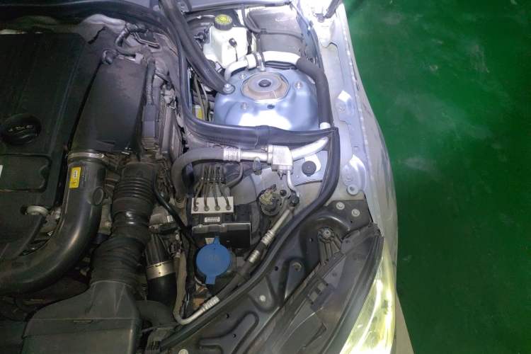 Used Mercedes-Benz E-Class 2013 E 260 L CGI Stylish Model Engine Bay Left