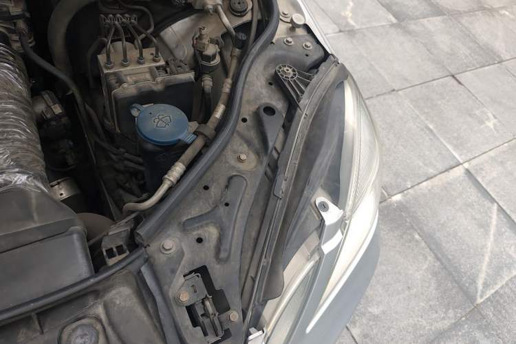 Used Mercedes-Benz E-Class 2013 E 260 L CGI Elegant Model Engine Bay Left