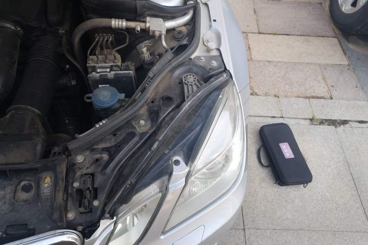Used Mercedes-Benz E-Class 2013 E 260 L CGI Stylish Model Engine Bay Left