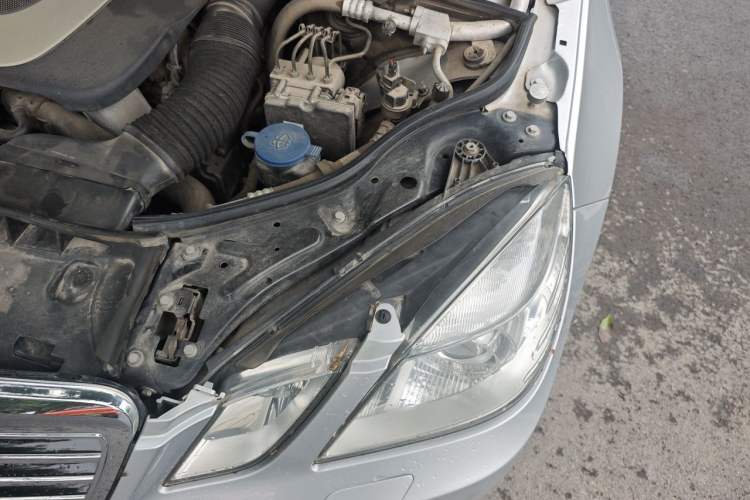 Used Mercedes-Benz E-Class 2013 E 300 L Stylish Model Engine Bay Left