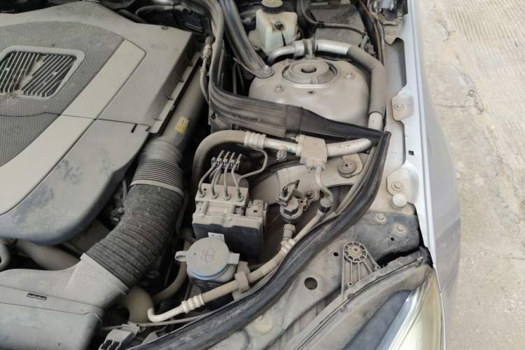 Used Mercedes-Benz E-Class 2013 E 300 L Stylish Model Engine Bay Left
