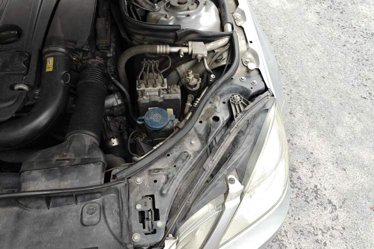 Used Mercedes-Benz E-Class 2013 E 260 L CGI Elegant Model Engine Bay Left