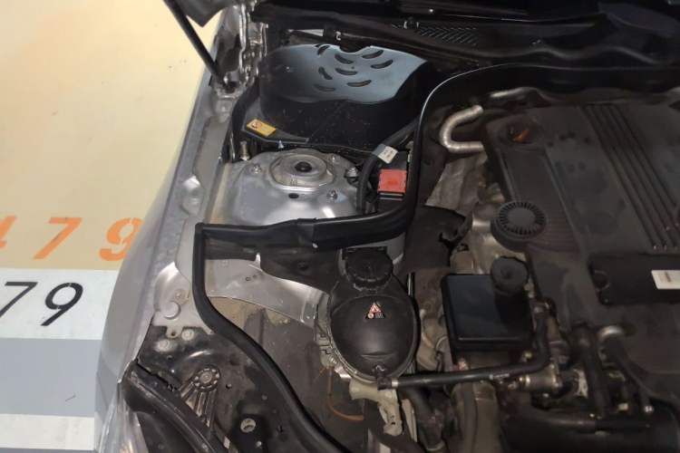 Used Mercedes-Benz E-Class 2013 E 260 L CGI Stylish Model Engine Bay Right