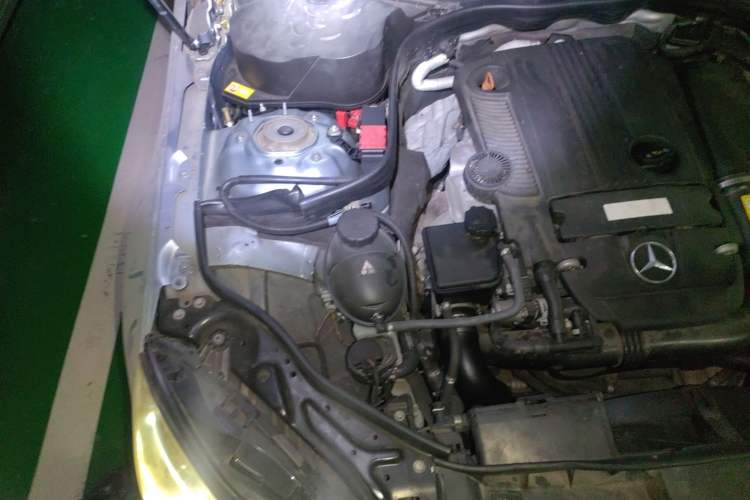 Used Mercedes-Benz E-Class 2013 E 260 L CGI Stylish Model Engine Bay Right