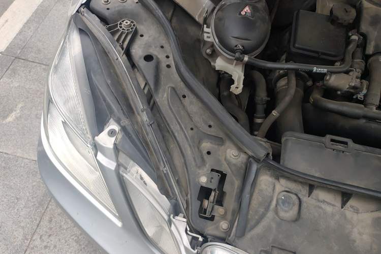 Used Mercedes-Benz E-Class 2013 E 260 L CGI Elegant Model Engine Bay Right