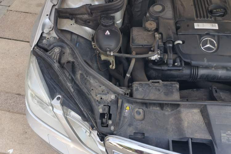Used Mercedes-Benz E-Class 2013 E 260 L CGI Stylish Model Engine Bay Right