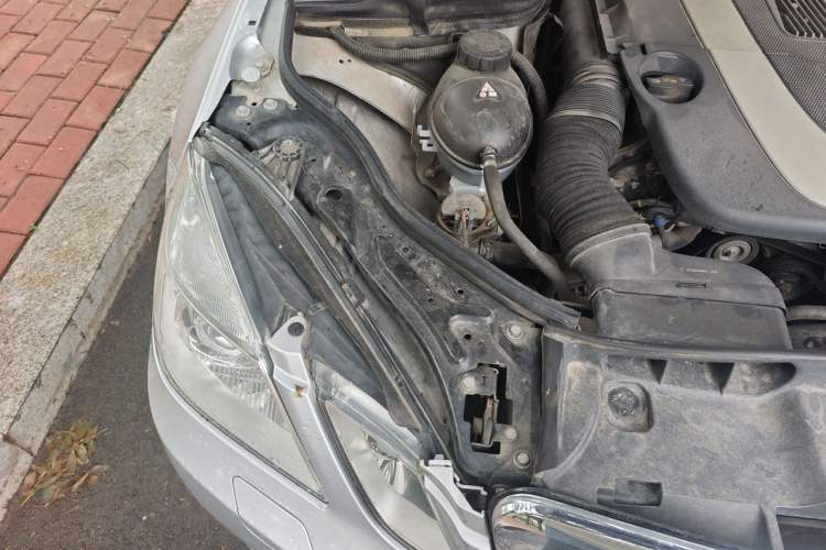 Used Mercedes-Benz E-Class 2013 E 300 L Stylish Model Engine Bay Right