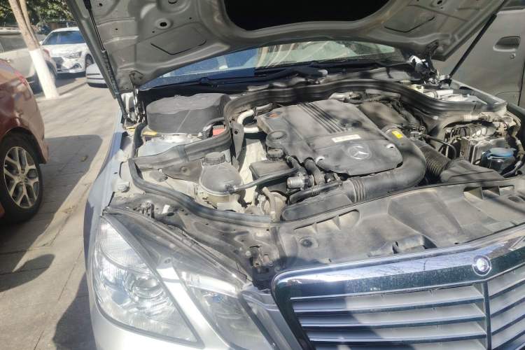Used Mercedes-Benz E-Class 2013 E 260 L CGI Elegant Model Engine Bay Right