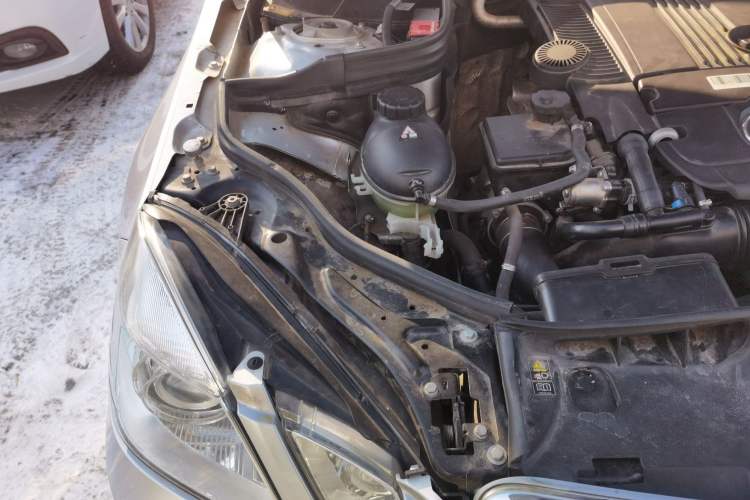 Used Mercedes-Benz E-Class 2013 E 260 L CGI Stylish Model Engine Bay Right