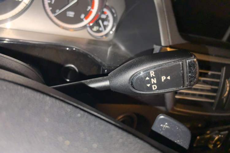 Used Mercedes-Benz E-Class 2013 E 260 L CGI Stylish Model Gear Lever