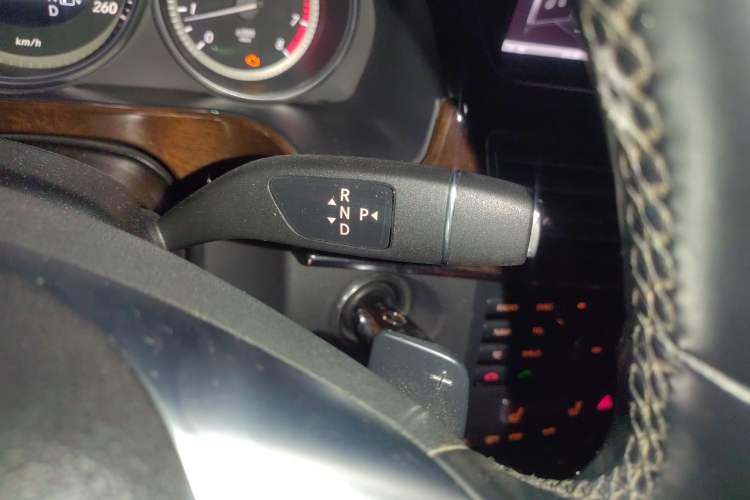 Used Mercedes-Benz E-Class 2013 E 260 L CGI Stylish Model Gear Lever