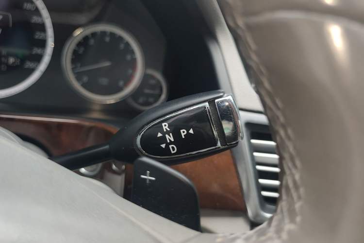 Used Mercedes-Benz E-Class 2013 E 260 L CGI Elegant Model Gear Lever