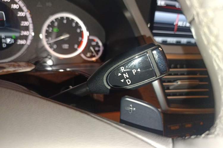 Used Mercedes-Benz E-Class 2013 E 260 L CGI Elegant Model Gear Lever
