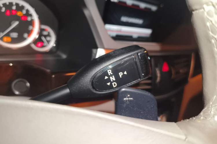 Used Mercedes-Benz E-Class 2013 E 260 L CGI Elegant Model Gear Lever