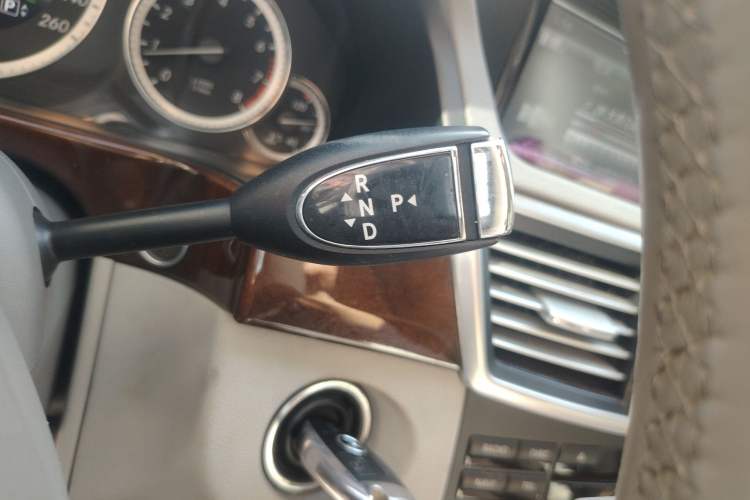 Used Mercedes-Benz E-Class 2013 E 260 L CGI Elegant Model Gear Lever