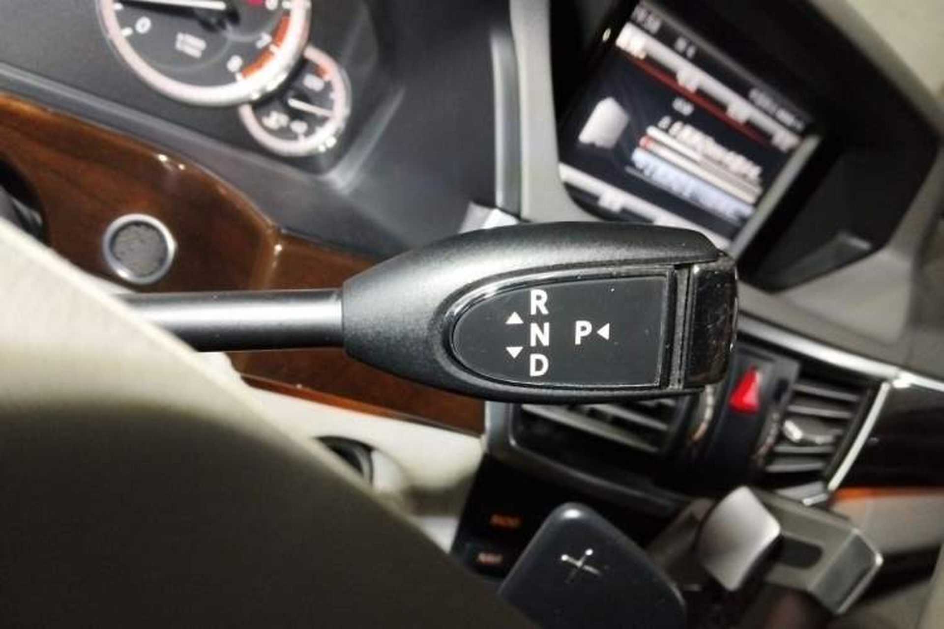 Used Mercedes-Benz E-Class 2013 E 260 L CGI Elegant Model Gear Lever