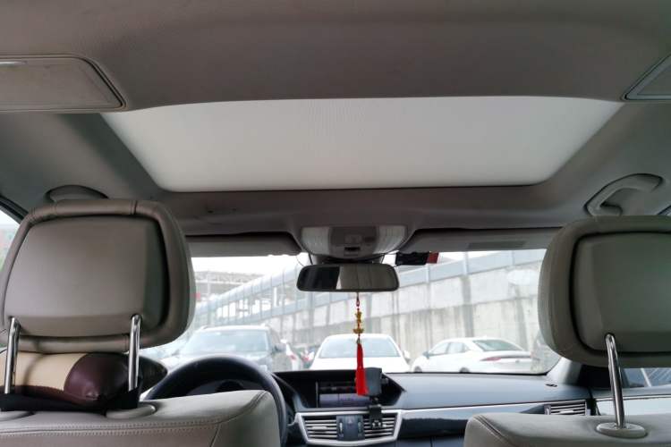 Used Mercedes-Benz E-Class 2013 E 260 L CGI Stylish Model Headliner