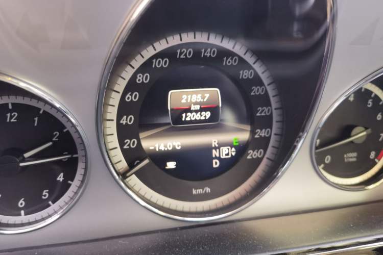 Used Mercedes-Benz E-Class 2013 E 260 L CGI Stylish Model Odometer Close Up