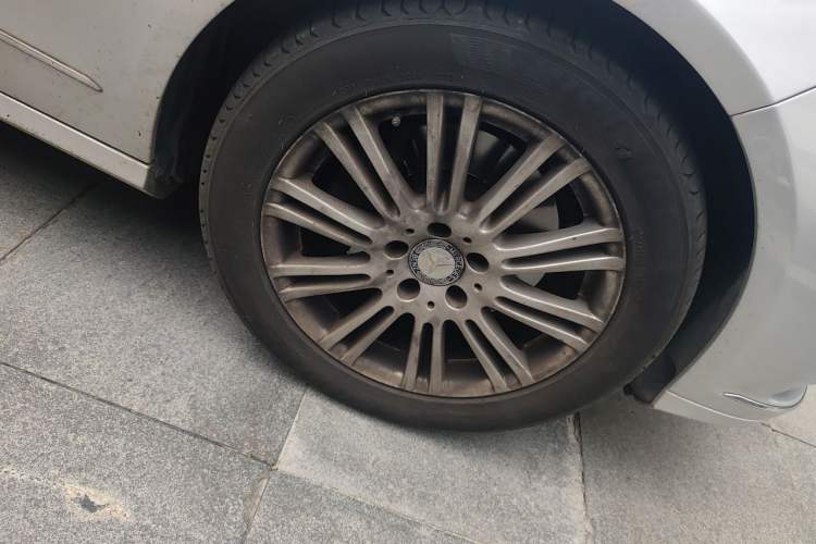 Used Mercedes-Benz E-Class 2013 E 260 L CGI Elegant Model Right Front Wheel Hub