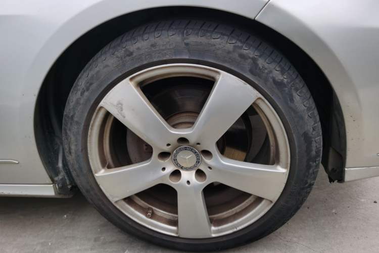 Used Mercedes-Benz E-Class 2013 E 260 L CGI Stylish Model Right Front Wheel Hub