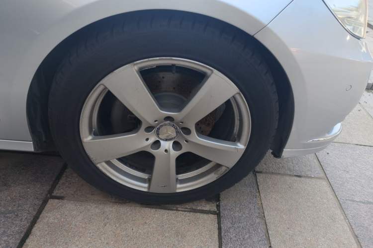 Used Mercedes-Benz E-Class 2013 E 260 L CGI Stylish Model Right Front Wheel Hub
