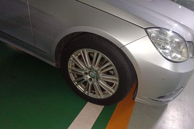 Used Mercedes-Benz E-Class 2013 E 260 L CGI Elegant Model Right Front Wheel Hub