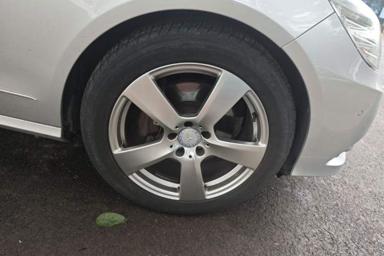 Used Mercedes-Benz E-Class 2013 E 300 L Stylish Model Right Front Wheel Hub